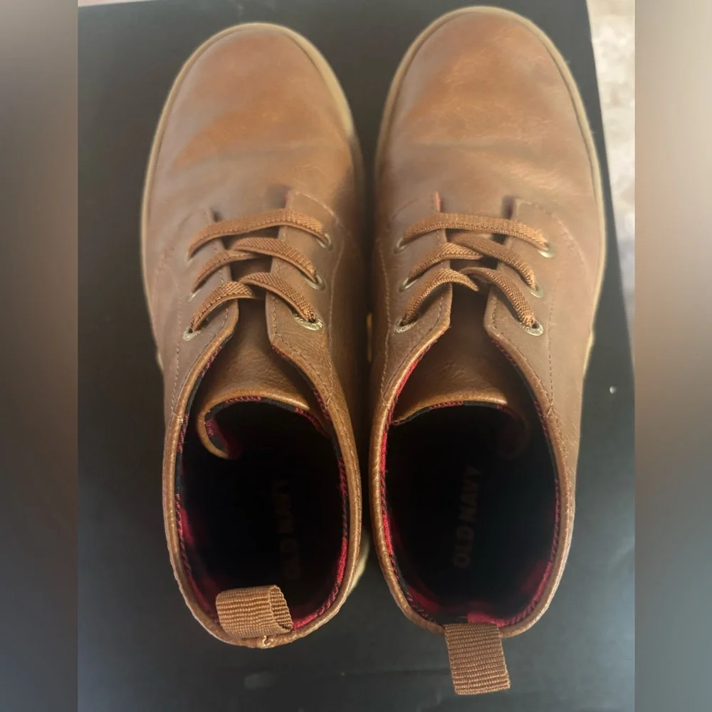 Old Navy Tan Chukka Boots for Kids